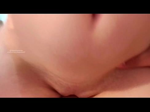 ❤️ Saré di kamar adina sarta éta kumaha kuring hudang video sex di urang ️❤